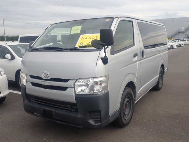 TOYOTA HIACE