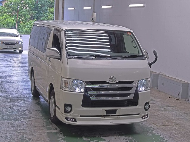 TOYOTA HIACE