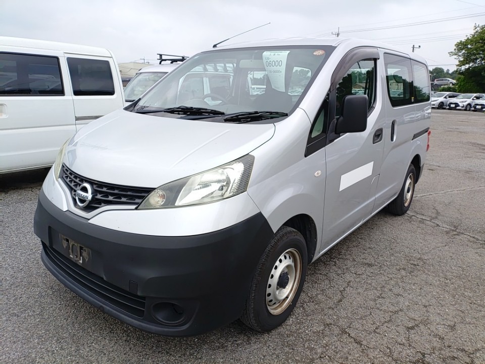 NISSAN NV200